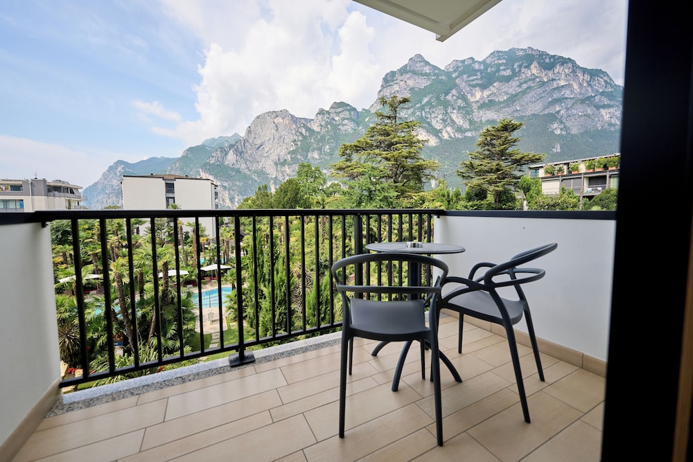Parc Hotel Flora 54/80