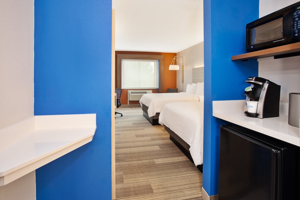 Holiday Inn Express & Suites Rochester Webster, an IHG Hotel 18/50