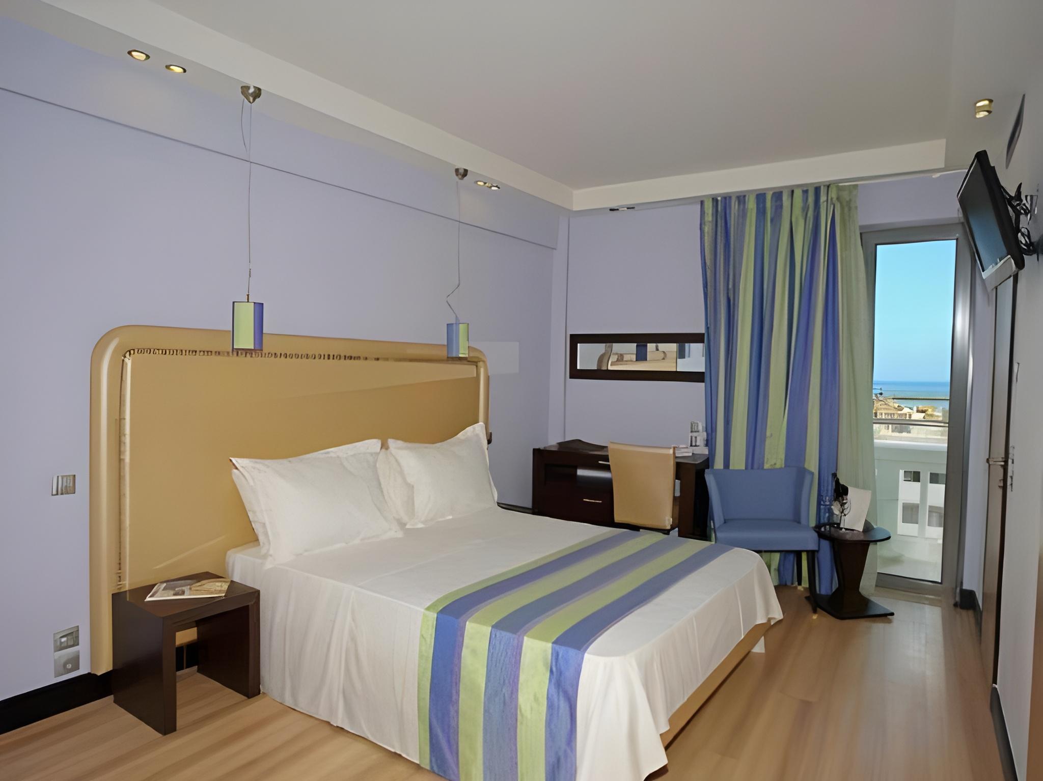 DOUBLE ROOM (RA)