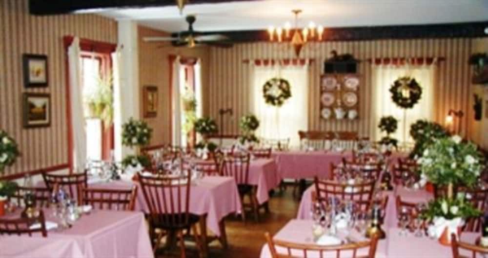 Echo Lake Inn 61/71