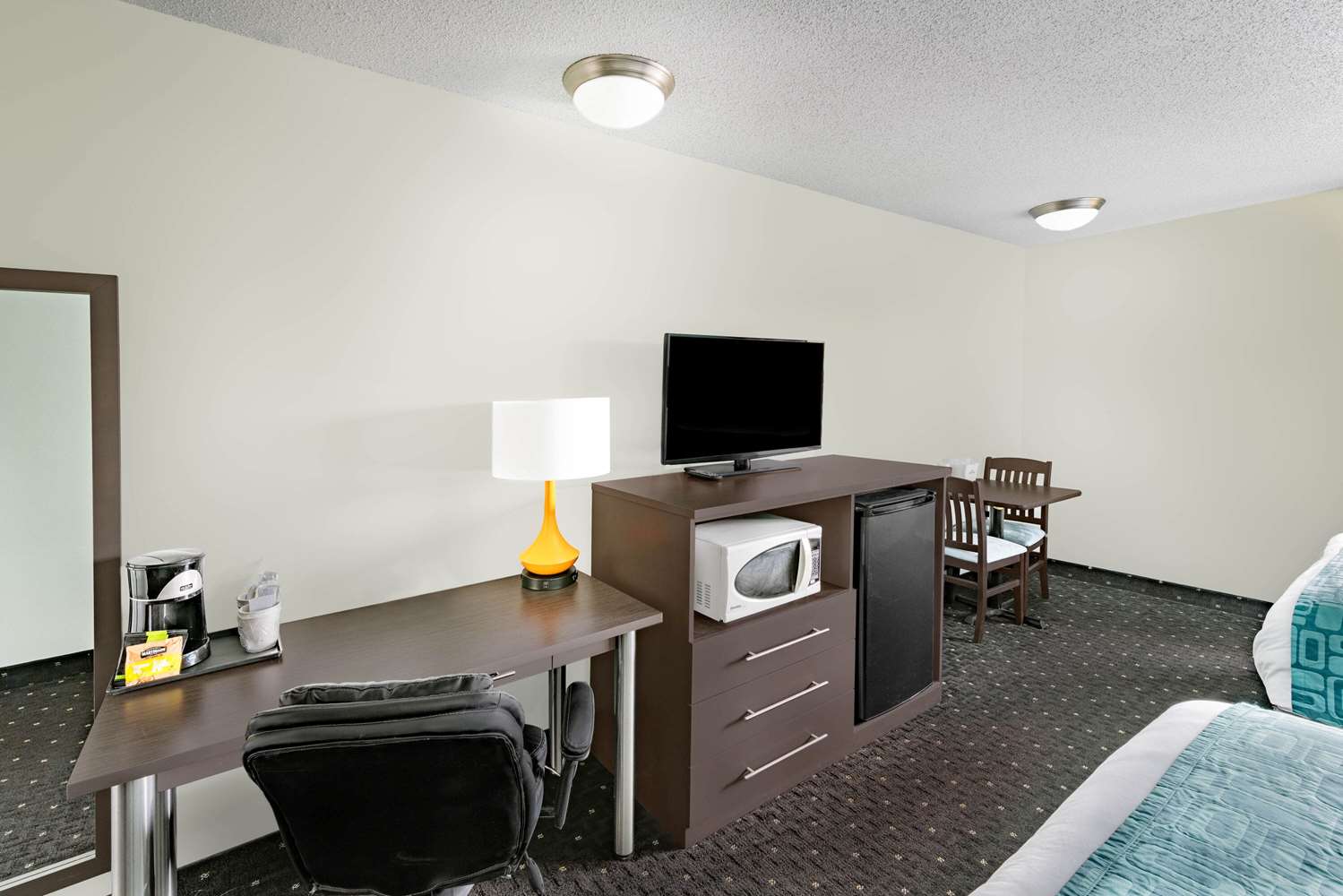 Howard Johnson by Wyndham Gananoque 20/30