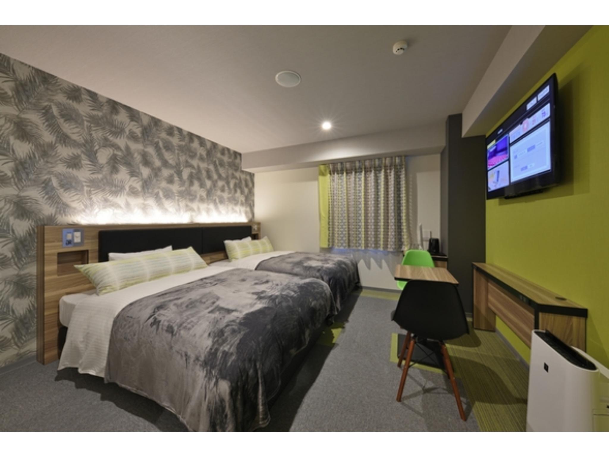Universal, Twin Beds