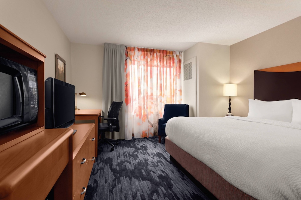 Fairfield Inn And Suites Tupelo 10/44