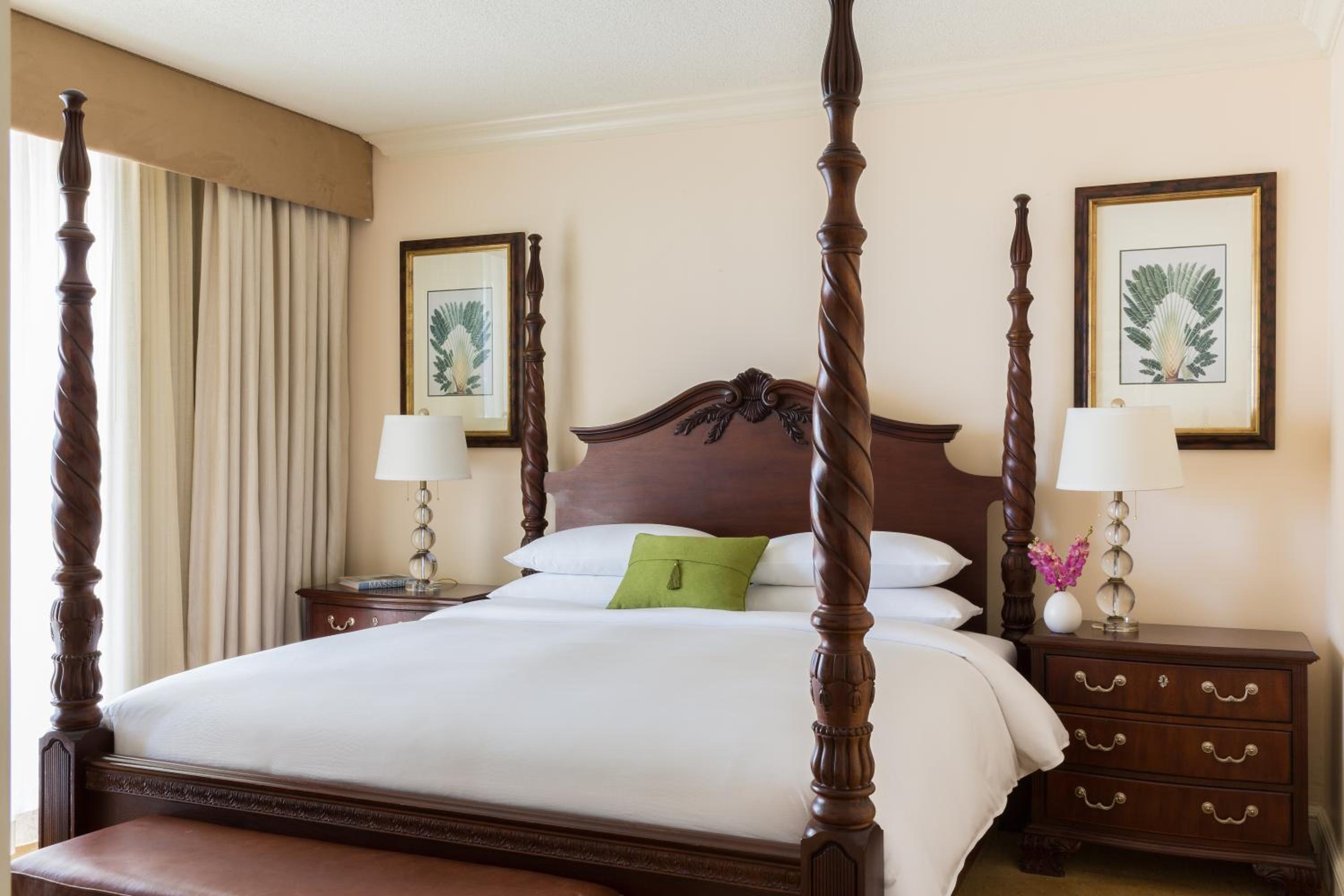 Suite, King Bed, Sofa