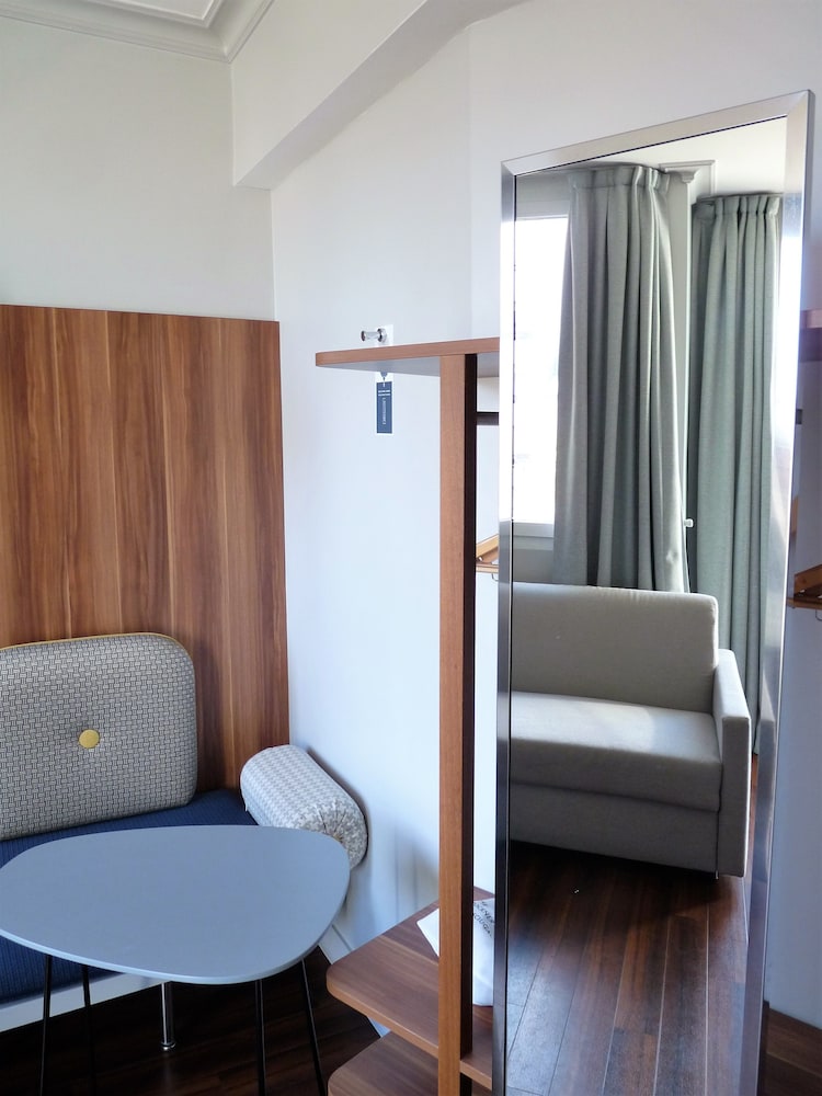 Atrium Suresnes Hotel 42/61