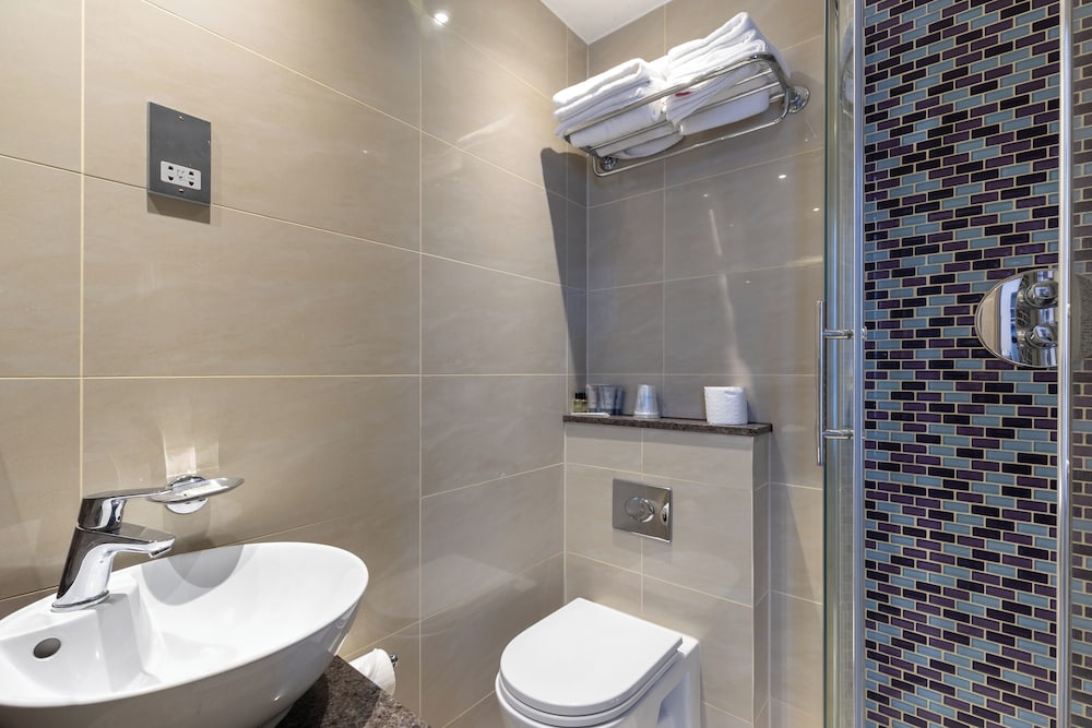 Sidney Hotel 37/44