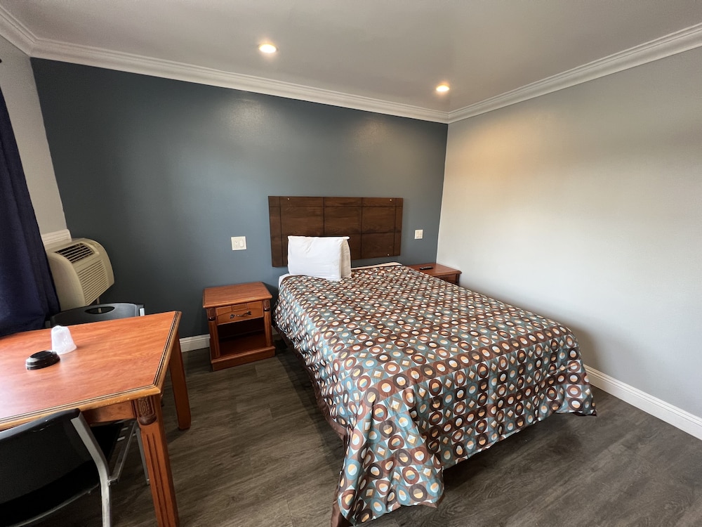 SOFI MOTEL 11/20