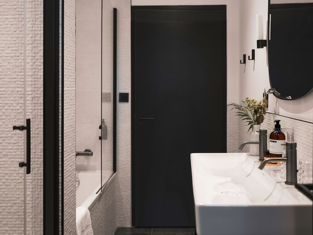 Deluxe, Queen Bed, Harbour View, Maisons du Monde Hotel & Suites - Marseille Vieux Port 7/9