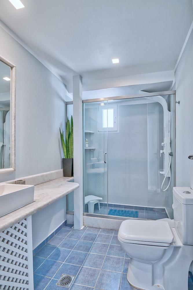 Dolphin Antiparos Villas and Suites 48/50