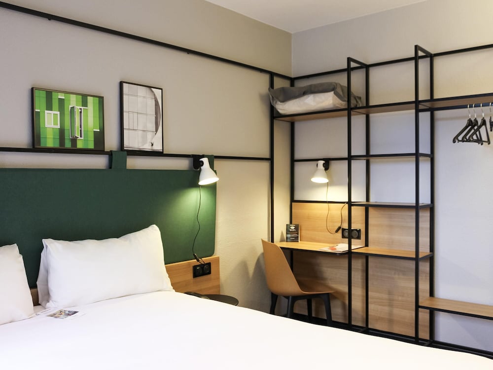 HOTEL IBIS Evry Courcouronnes 16/48