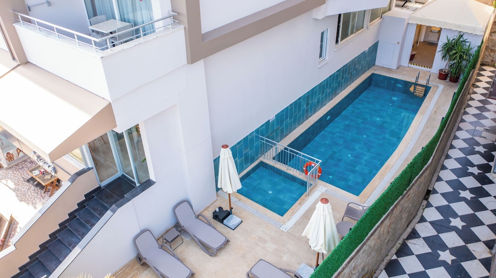 Cimen Hotel 8/50