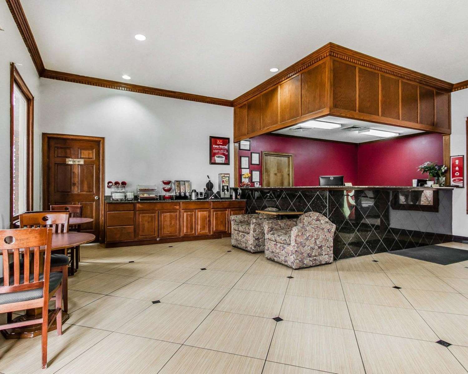 Econo Lodge Inn & Suites Enterprise, AL 8/33