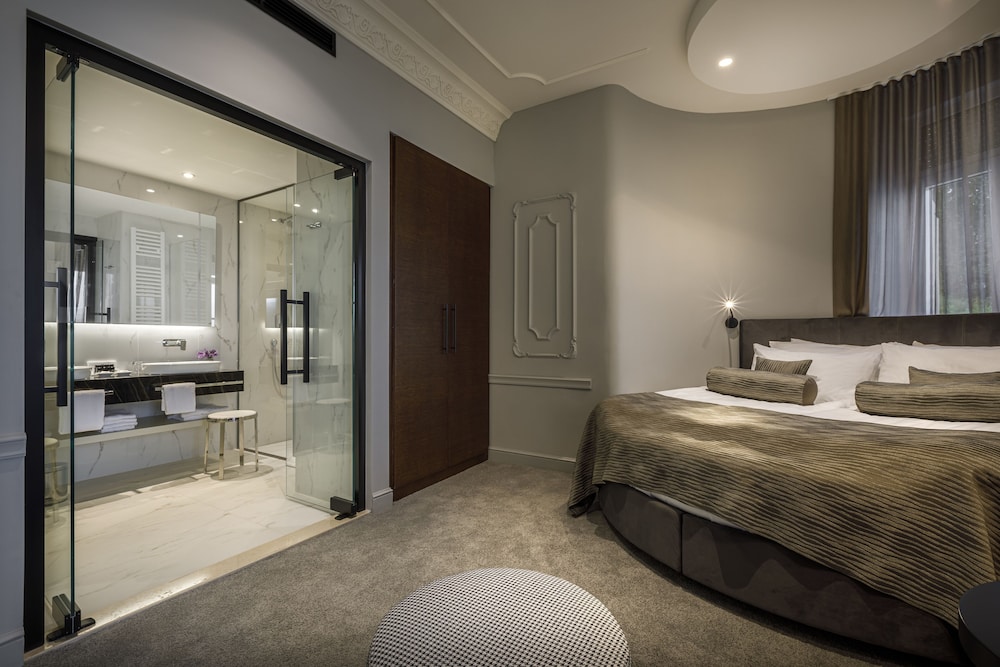 Garden Suite, King Bed, Sofa