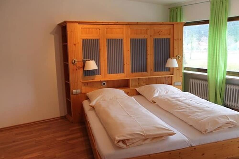Room, 6 Beds, Bunk Bed, 2 Queen Beds, Xxl، Action Forest Aktiv Hotel 1/6