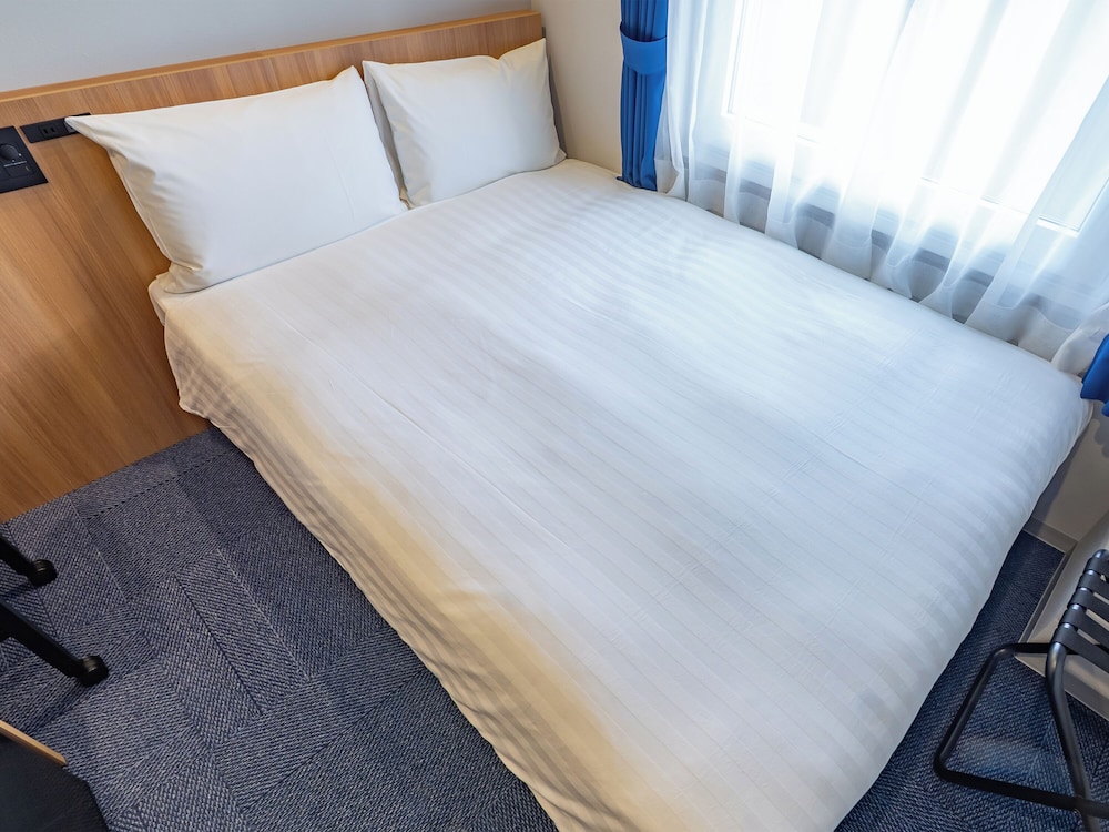 ECONOMY, DOUBLE BED, SMOKING