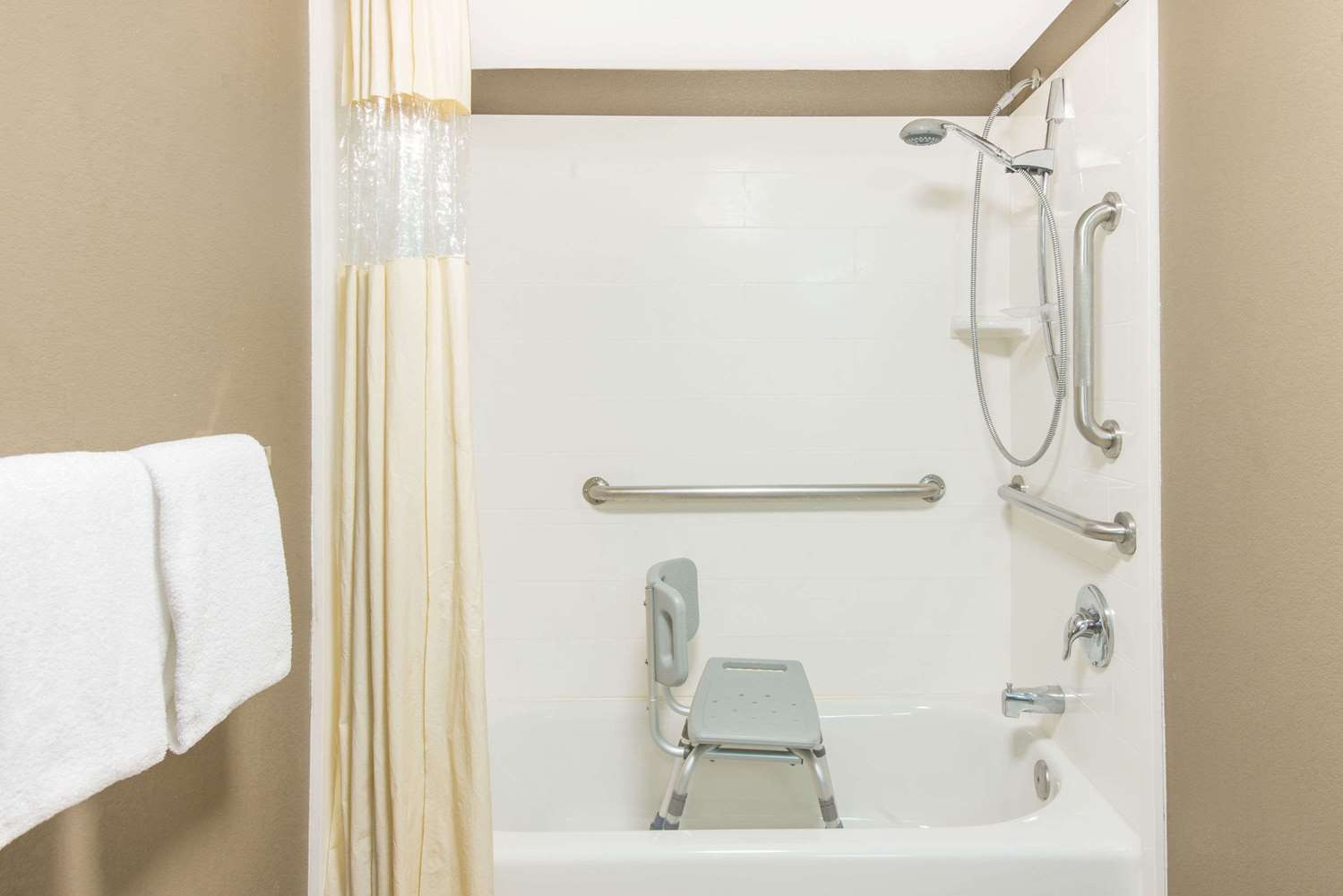 Days Inn By Wyndham Arlington Pentagon 5/6