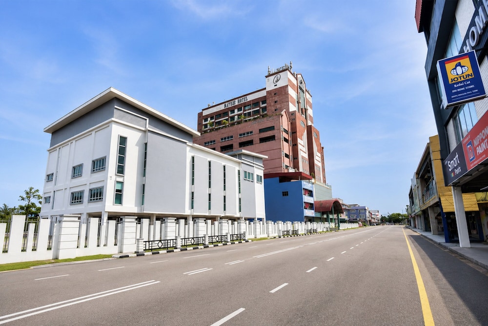 Palette - Kota Tinggi Mayres Hotel 50/54