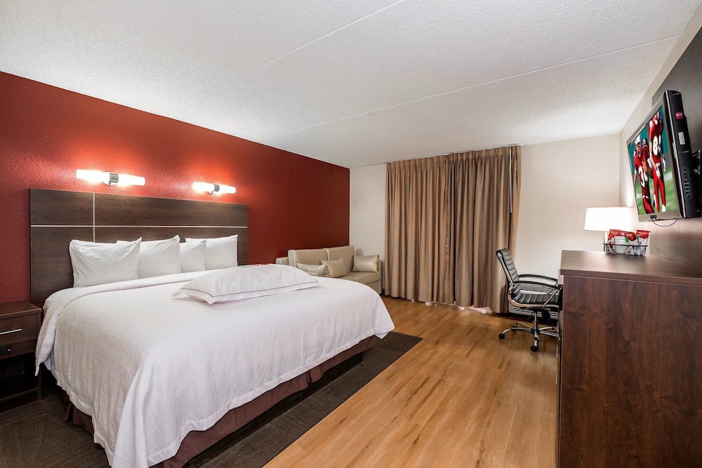 Red Roof PLUS & Suites Knoxville West - Cedar Bluff 18/51