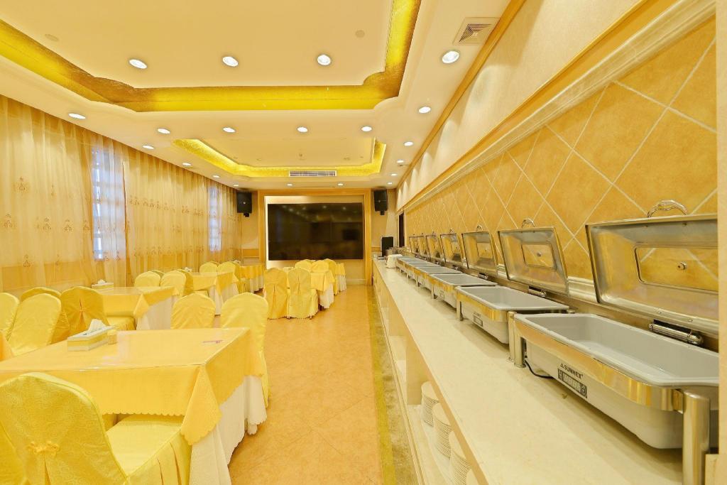 Vienna Hotel (Shenzhen Gushu Metro Station) 41/56