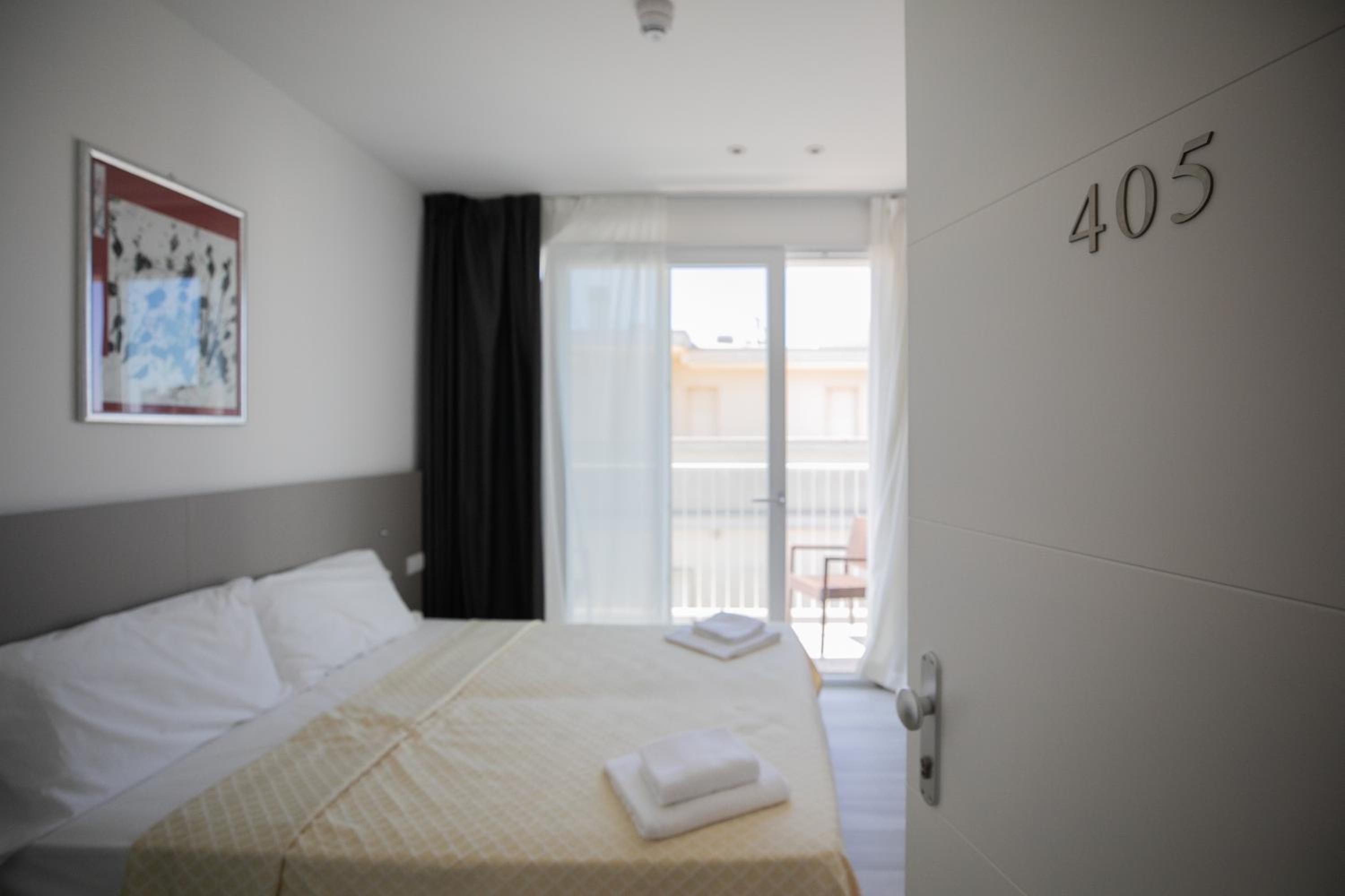 Deluxe, Double Bed, Side Sea View، Hotel Boston 5/10