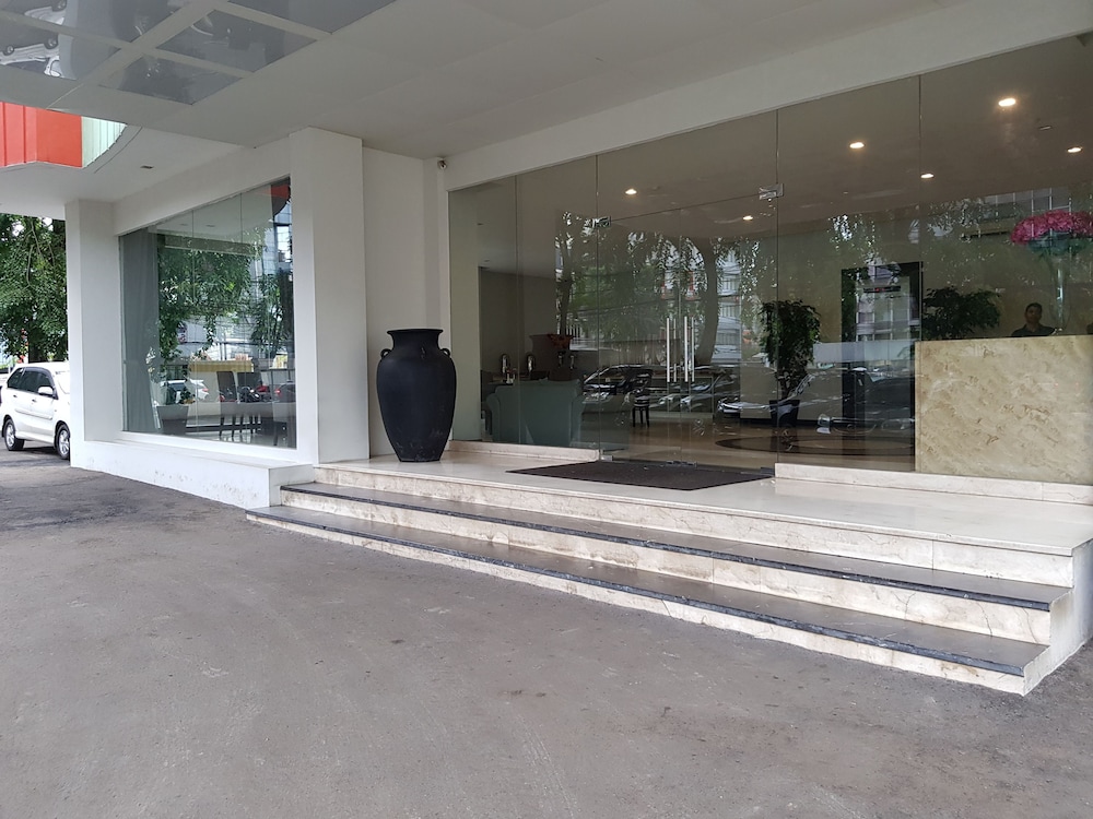 N3 Hotel Zainul Arifin 32/37