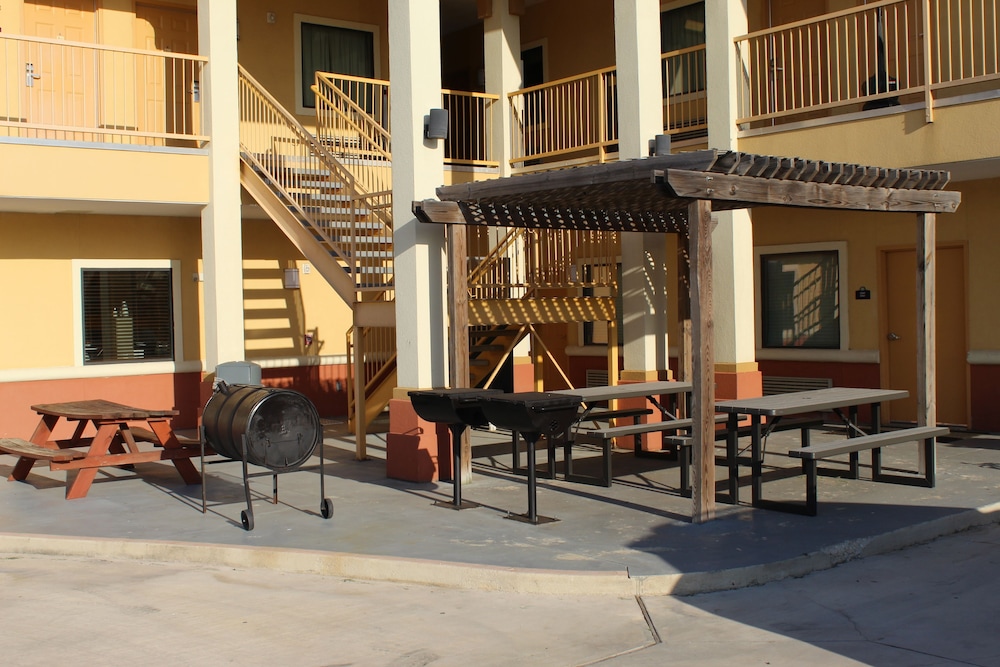 Horizon Inn & Suites 26/36
