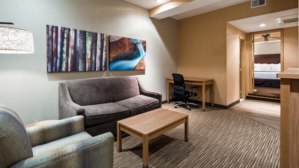 Best Western Plus Landing View Inn & Suites 30/51