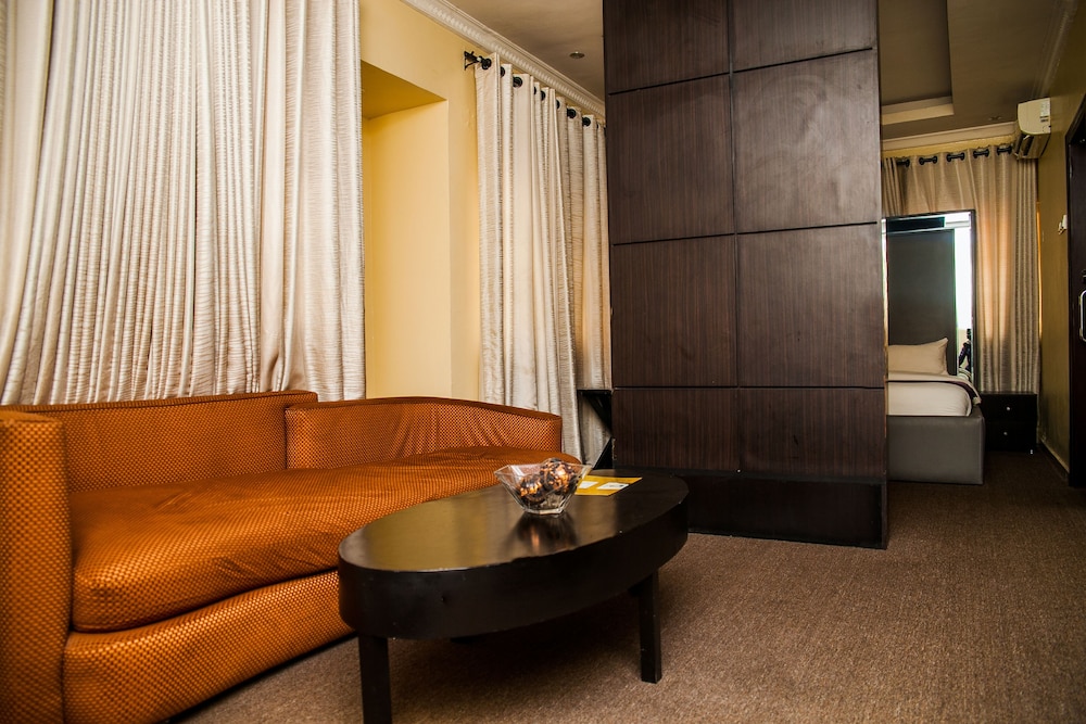 Cribville Hotel & Suites 27/41
