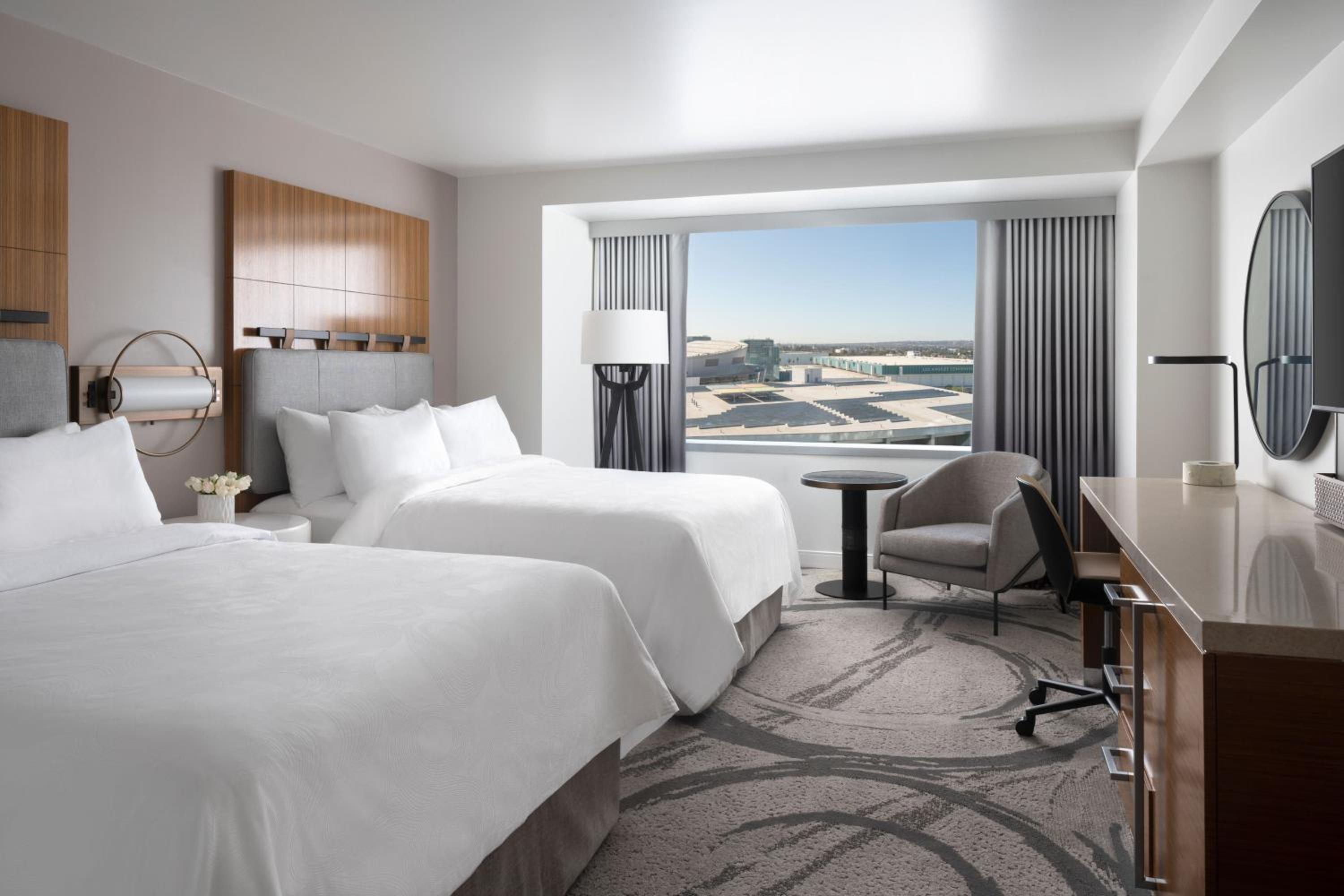 Room, 2 Queen Beds, City View, Bathtub, Accessible