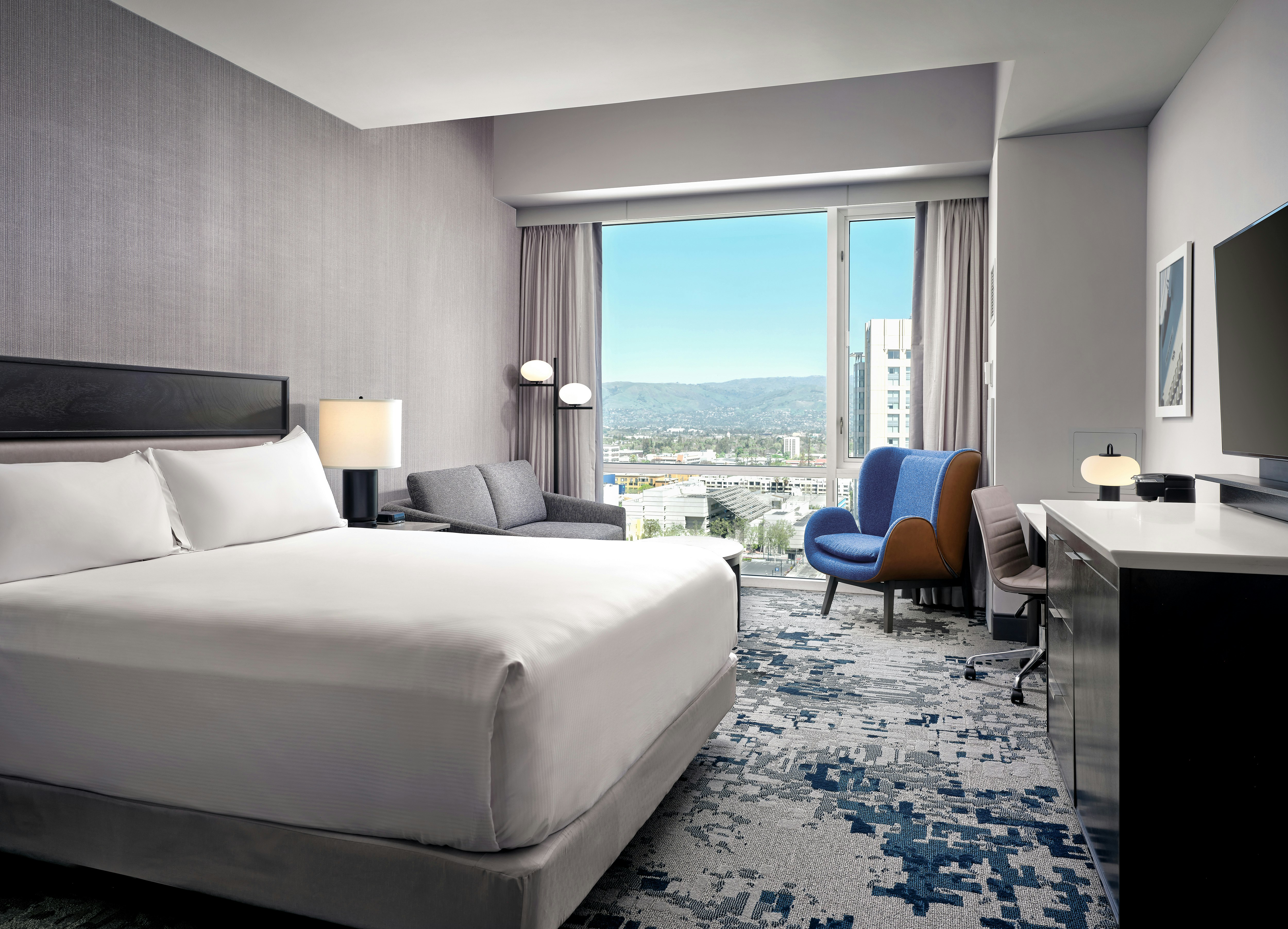 Room, King Bed, Sky View, Accessible