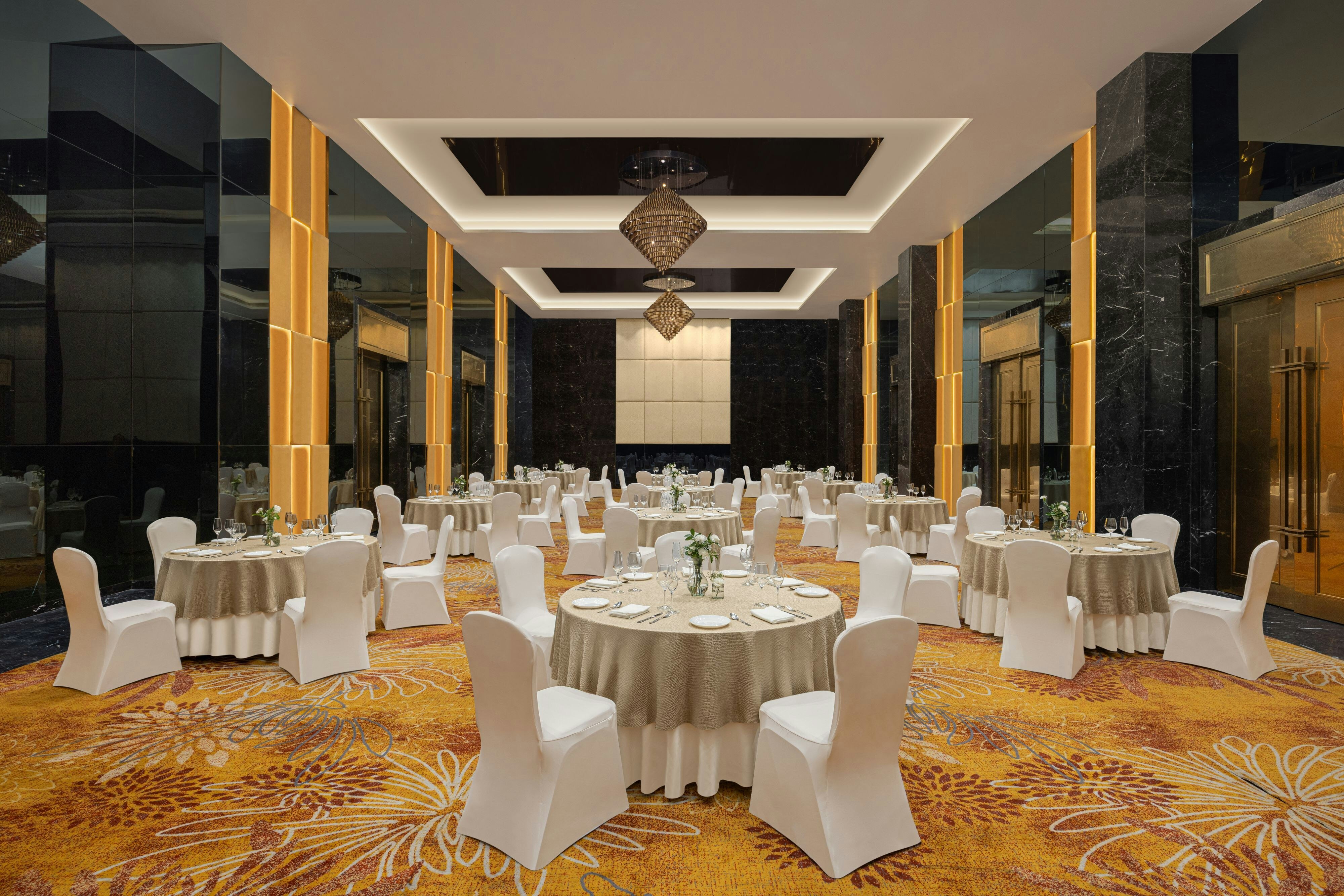 Renaissance Lucknow Hotel 61/65