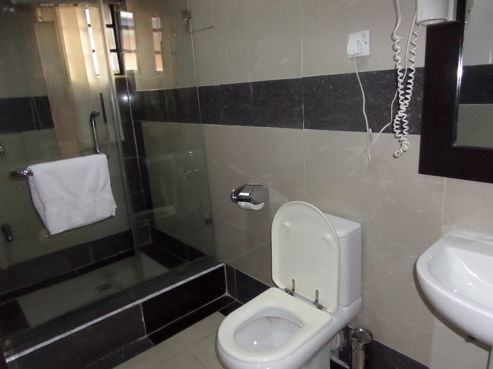 Primal Hotel GRA-Ikeja 48/50