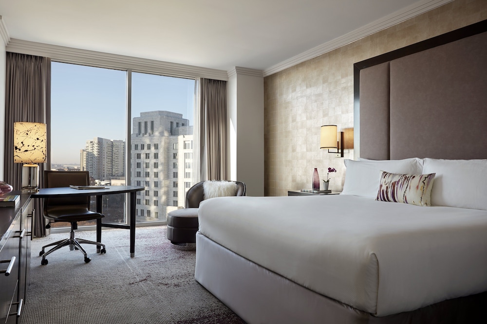 Loews Atlanta Hotel 17/83