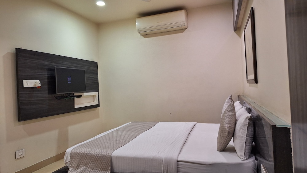 HOTEL ALANKAR PALACE 20/24