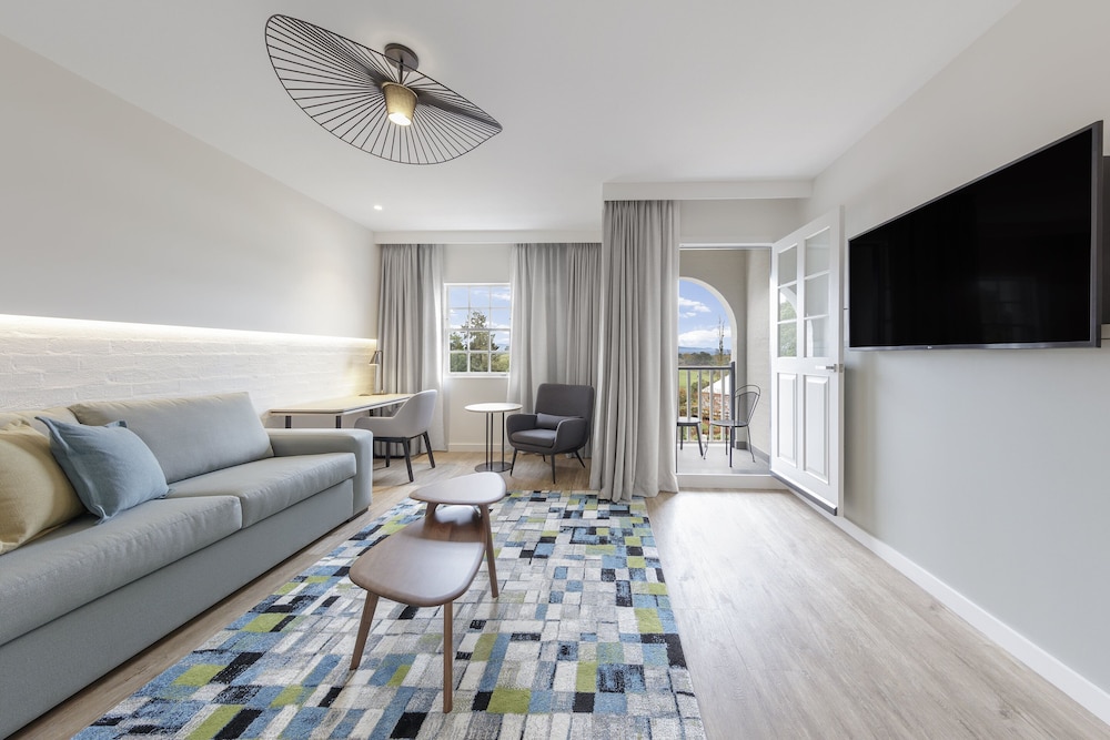 CROWNE PLAZA HAWKESBURY VALLEY 42/65