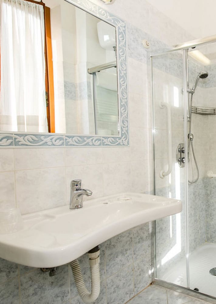 HOTEL LEOPOLDA 47/50