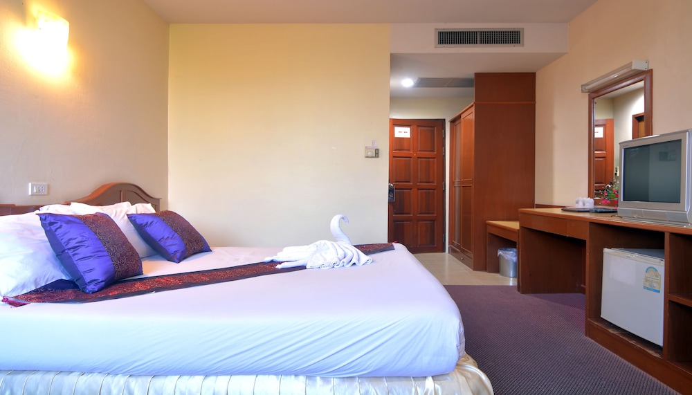 Chumphon Gardens Hotel 10/64