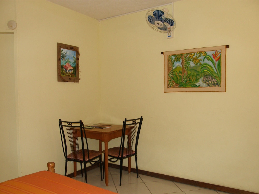 Tamarind Tree Hotel and Restaurant 25/50