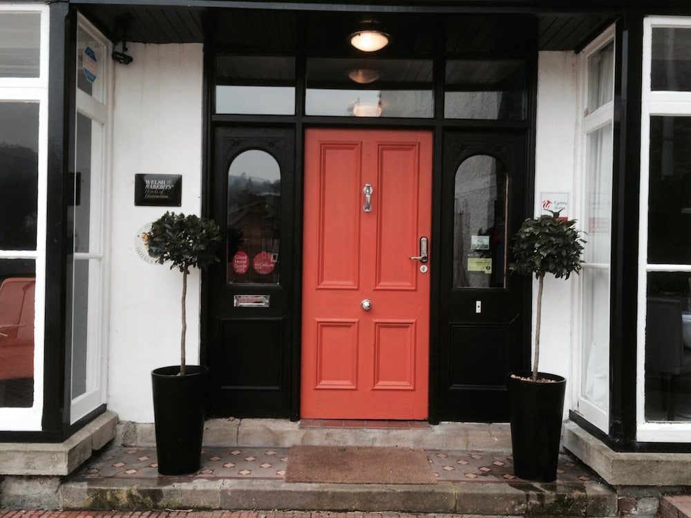 manorhaus Llangollen 3/50