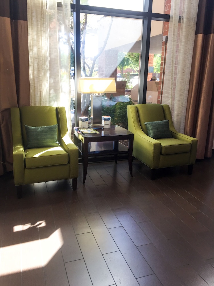 Comfort Suites Regency Park 24/34
