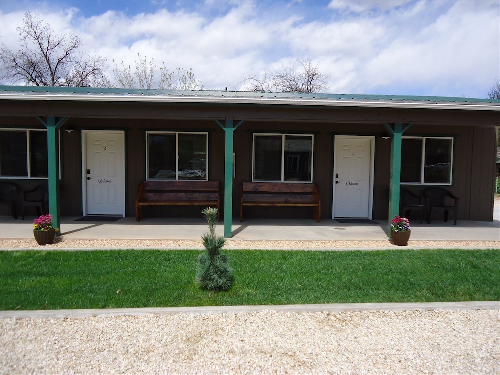 Hurricane Hideaway Lodging 2/46