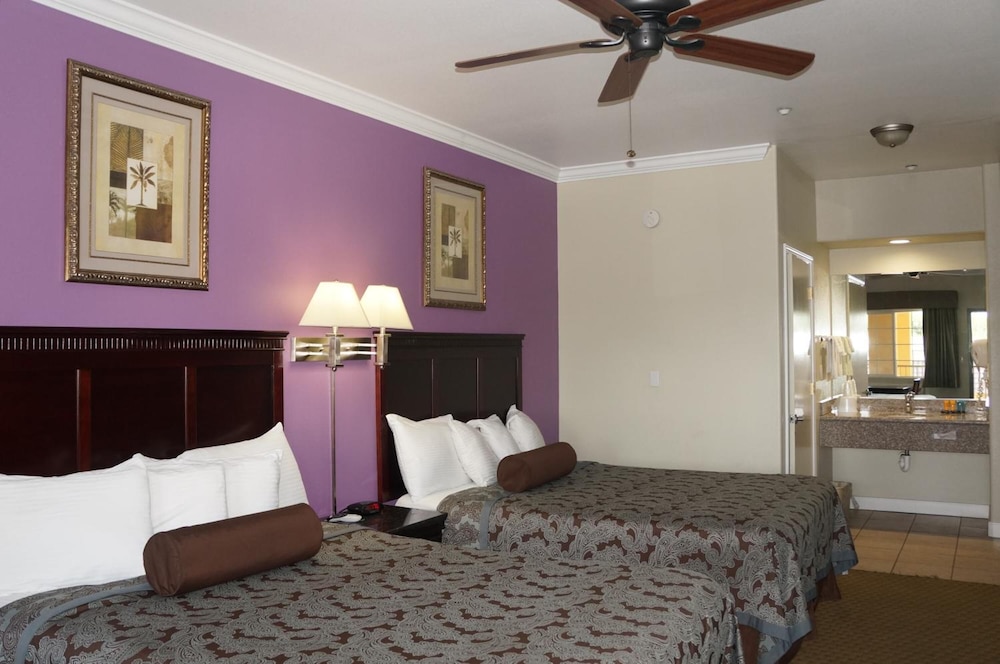 Rodeo Lodge (ex Americas Best Value Inn and Suites-Clovis/Fresno) 28/59