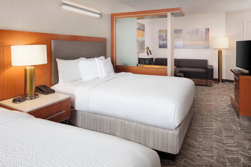 Skyline, 2 Queen Beds, with View, Sofa, Top Floor