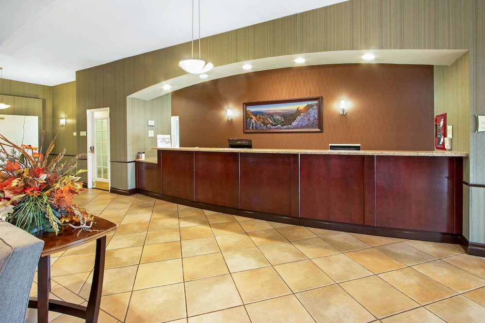 La Quinta Inn & Suites by Wyndham Albuquerque Midtown 10/57