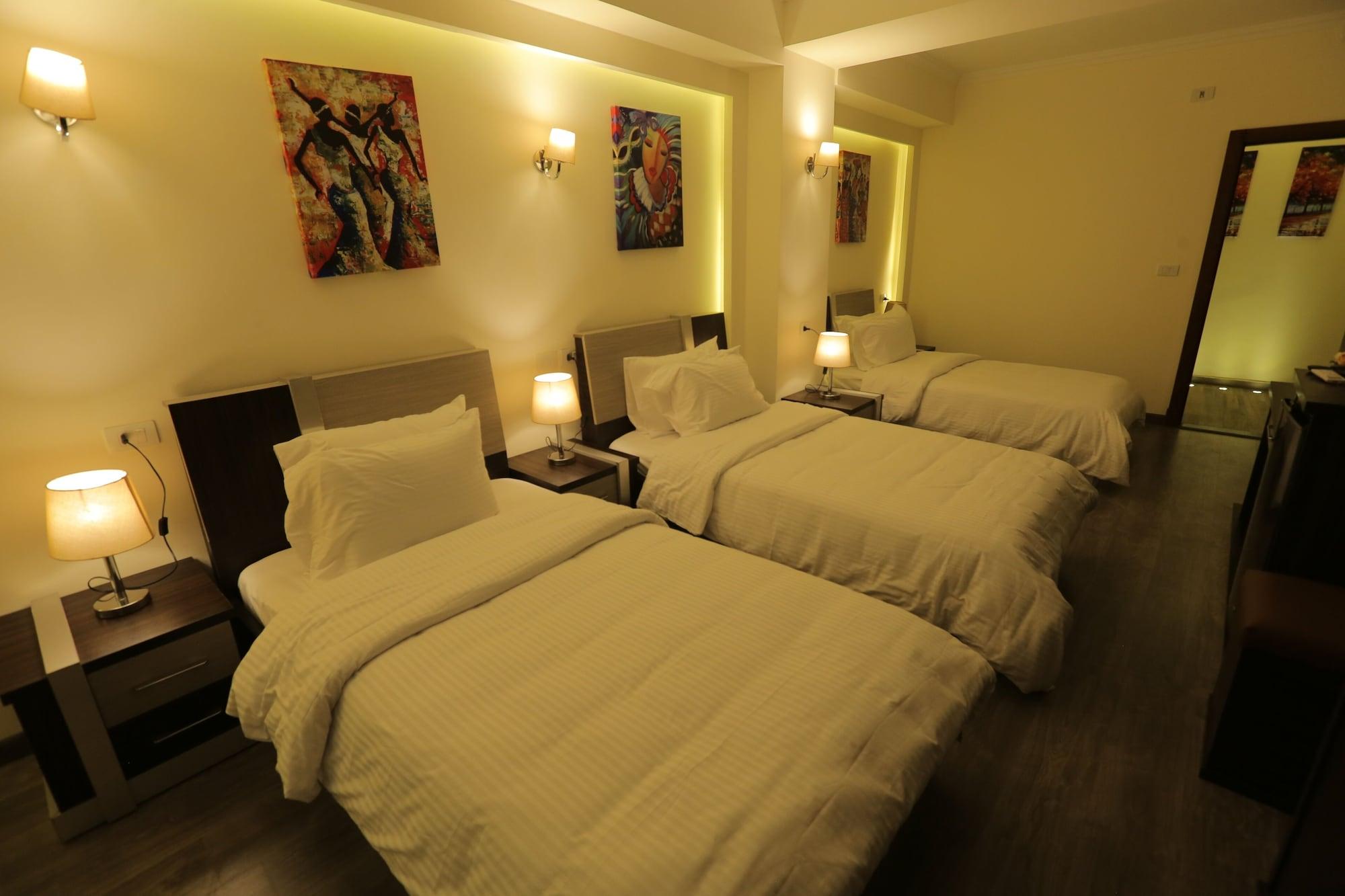 Room, Triple, Pyramids View