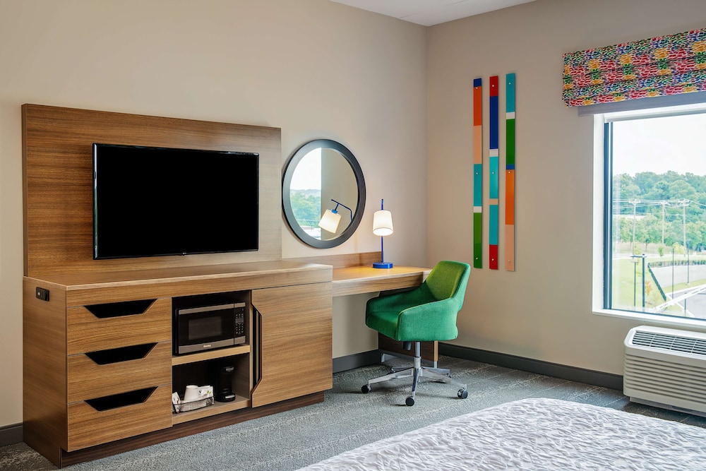 Hampton Inn Suites Raleigh Midtown Nc 32/32