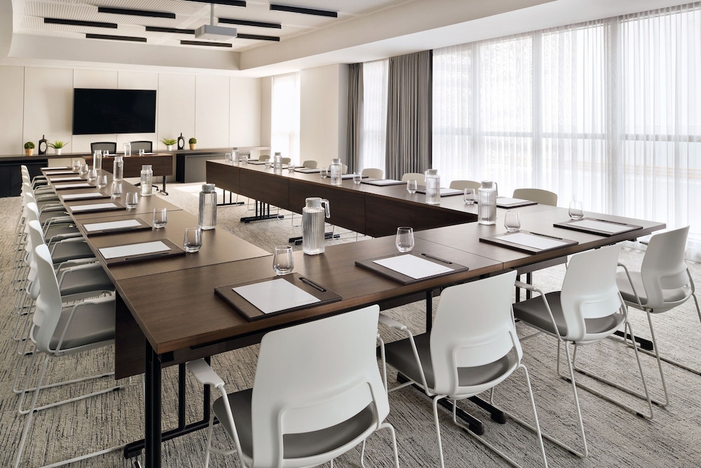 Courtyard by Marriott World Trade Centre, Dubai 26/27