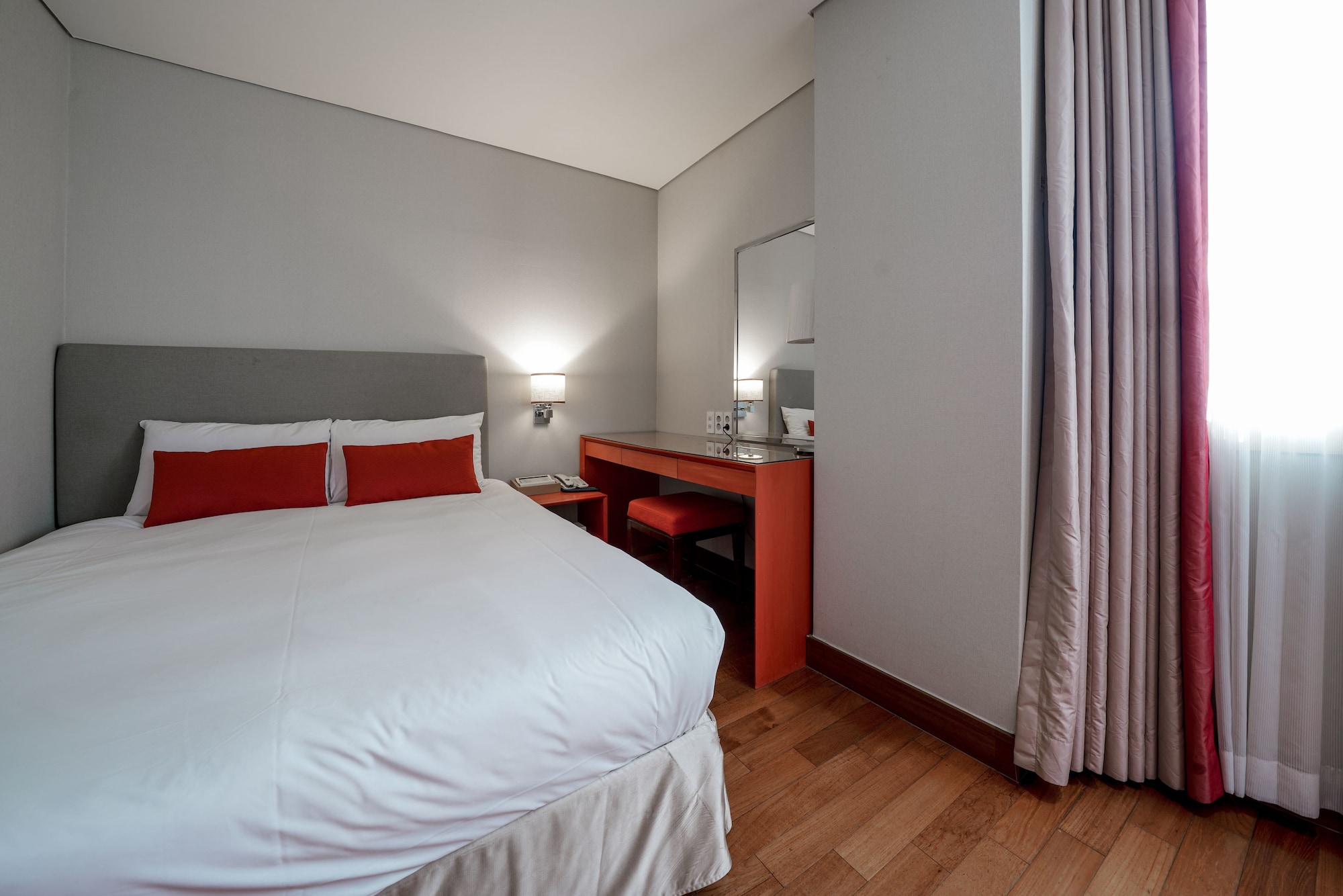 BUSINESS, DOUBLE BED