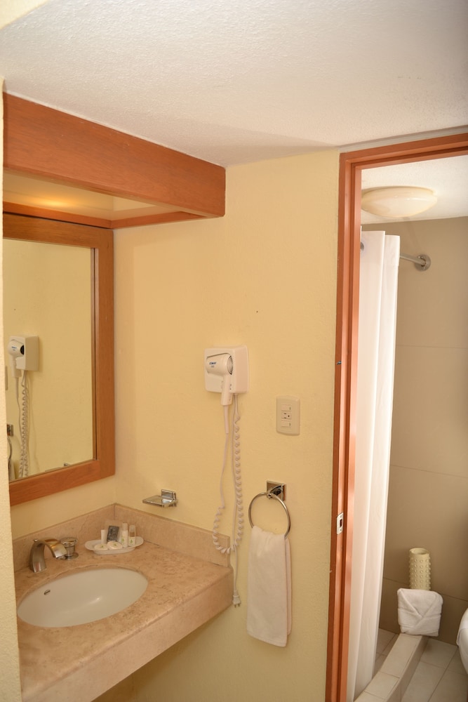 La Posada Hotel &amp; Suites 13/68