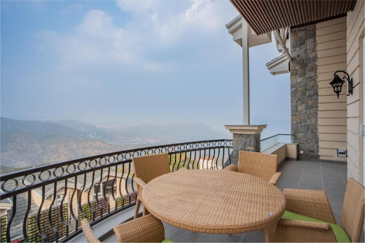 ELIVAAS Prive The Royce Lilly Luxe 4 BHK Hilltop Villa with Jacuzzi 18/23